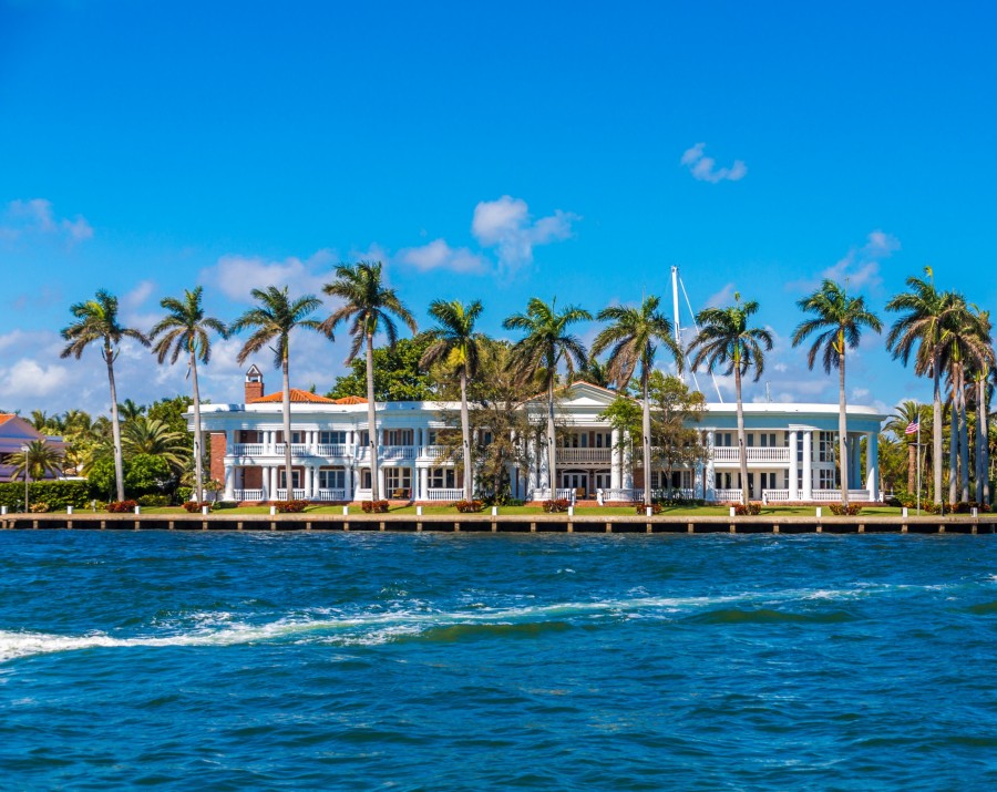 Qu'est-ce qui rend Coconut Grove à Miami unique pour l'investissement immobilier ?
